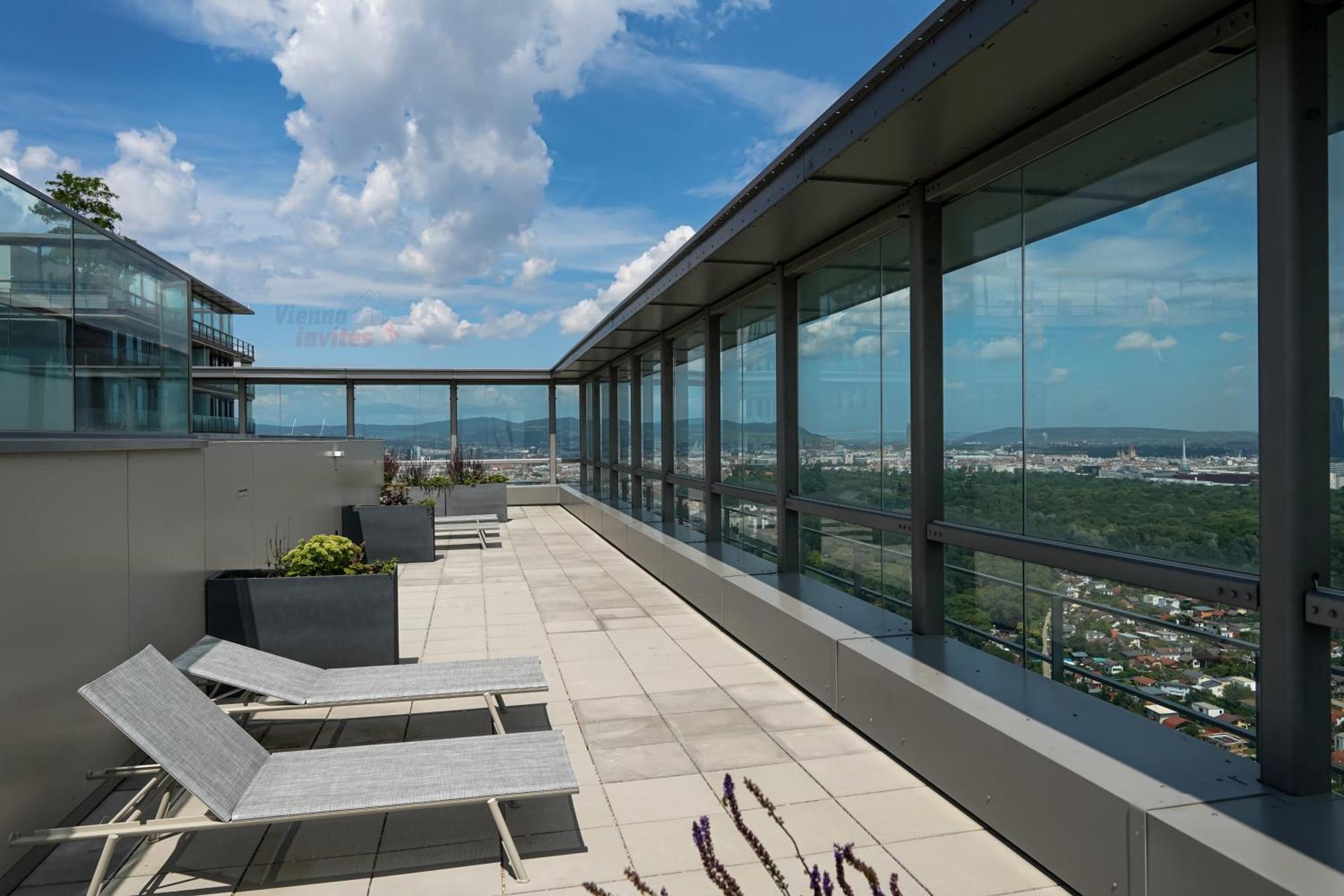 Amazing View Over And Infinity Pool Vienna