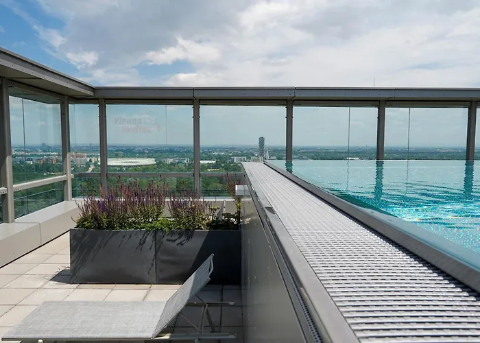 Amazing View Over Vienna And Infinity Pool