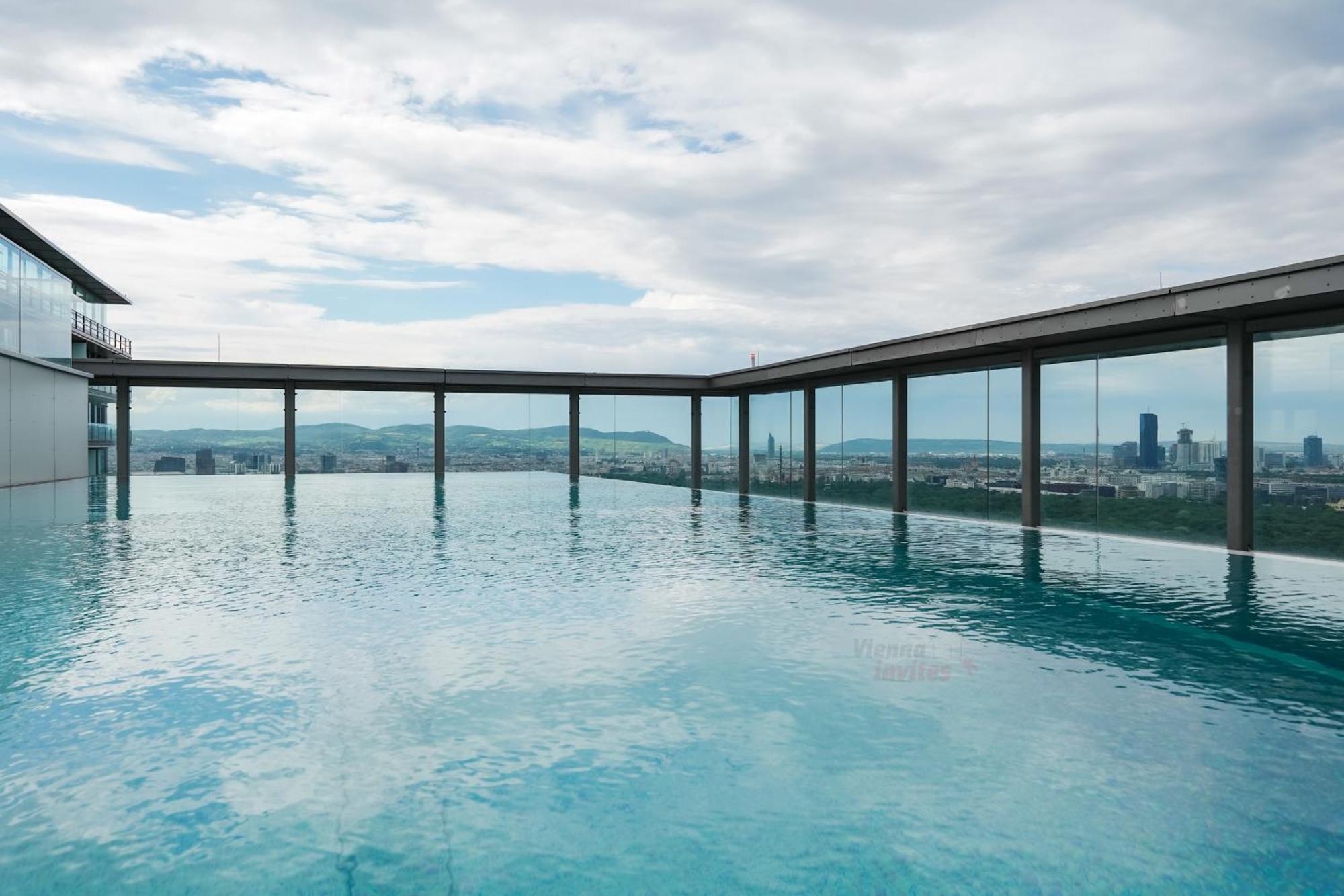 Amazing View Over And Infinity Pool Apartmán *